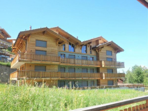 Apartment with swimming pool access